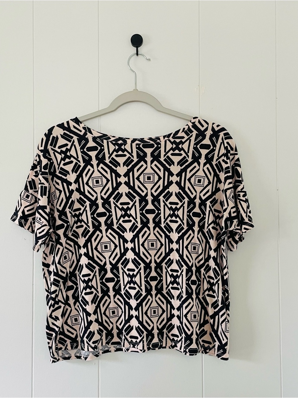 Forever 21 Black & cream Geometric Boxy Short Sleeve Top